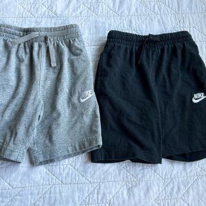 Set of 2 Nike shorts